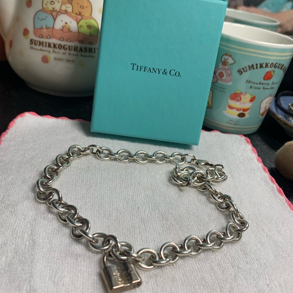Tiffany donut chain with classic padlock